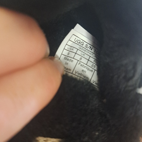 UGG Black Kids Fluffy Slippers - Picture 5 of 5